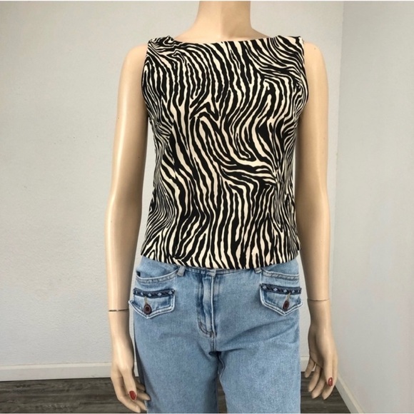 T & Company zebra sleeveless button on back blouse - Picture 9 of 13